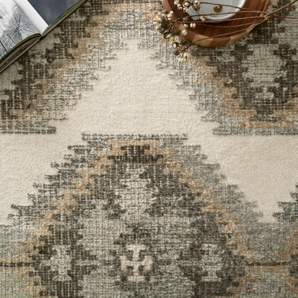 Akina Hand Woven Rug in Ivory/Camel