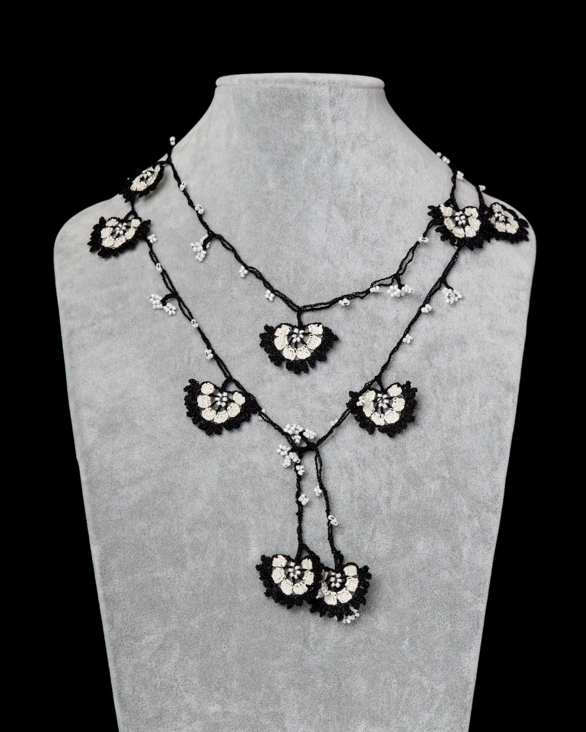 Lariat with Cornflower Motif - Black and White