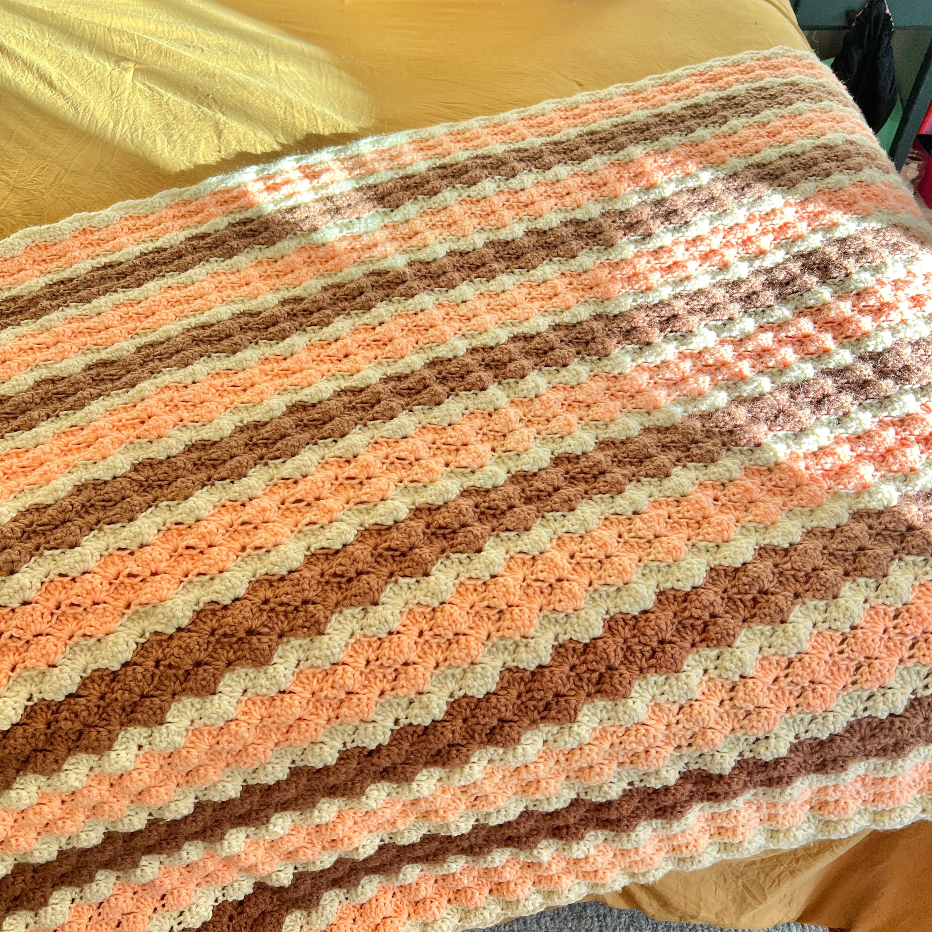 Peachy Keen Scalloped Blanket (Secondhand)