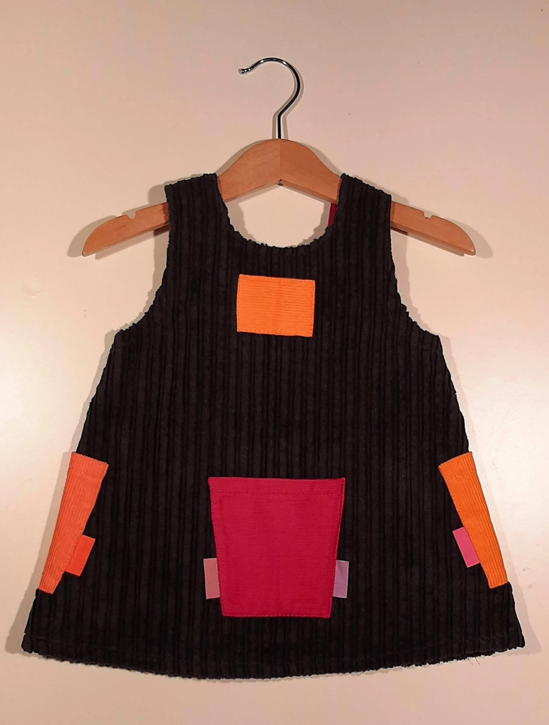 Trapeze Dress in corduroy with patches or pockets